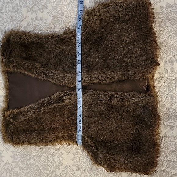 Faux Fur Cropped Vest - Picture 8 of 8